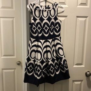 Limited dress size 2, great condition! just at the knee length, great for spring
